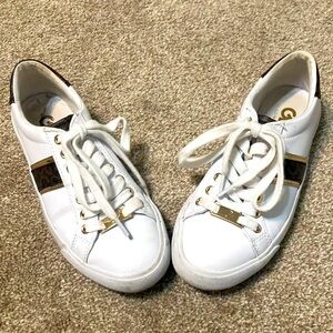 GBG Los Angeles 5 1/2M White Gold Brown Monogram Lace Up Sneakers